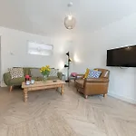 Couples Getaway In Windermere, Ground Floor Flat With Parking *