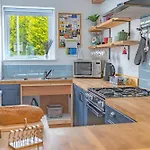 Couples Getaway In Windermere, Ground Floor Flat With Parking Уиндермир