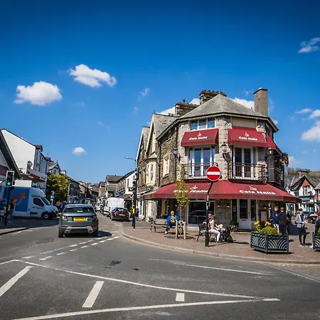 Апартаменты Couples Getaway In Windermere, Ground Floor Flat With Parking Уиндермир