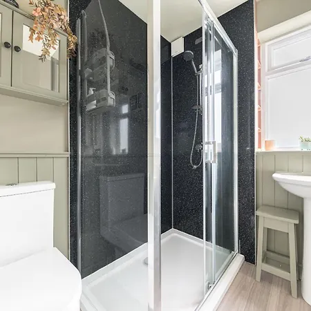 Apartment Couples Getaway In Windermere, Ground Floor Flat With Parking