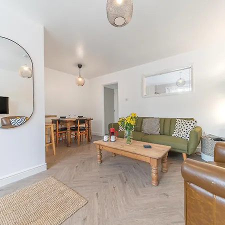 Couples Getaway In Windermere, Ground Floor Flat With Parking