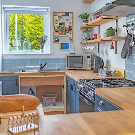 Couples Getaway In Windermere, Ground Floor Flat With Parking Уиндермир