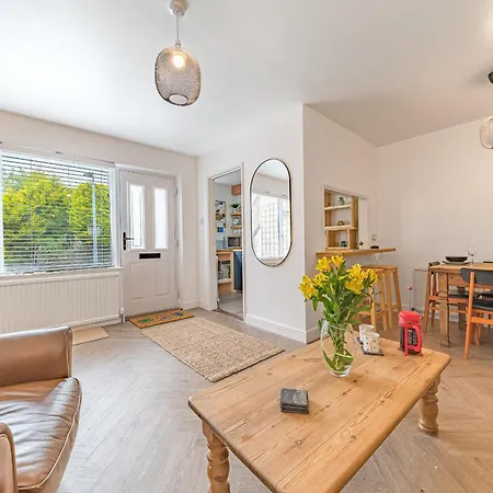 Couples Getaway In Windermere, Ground Floor Flat With Parking